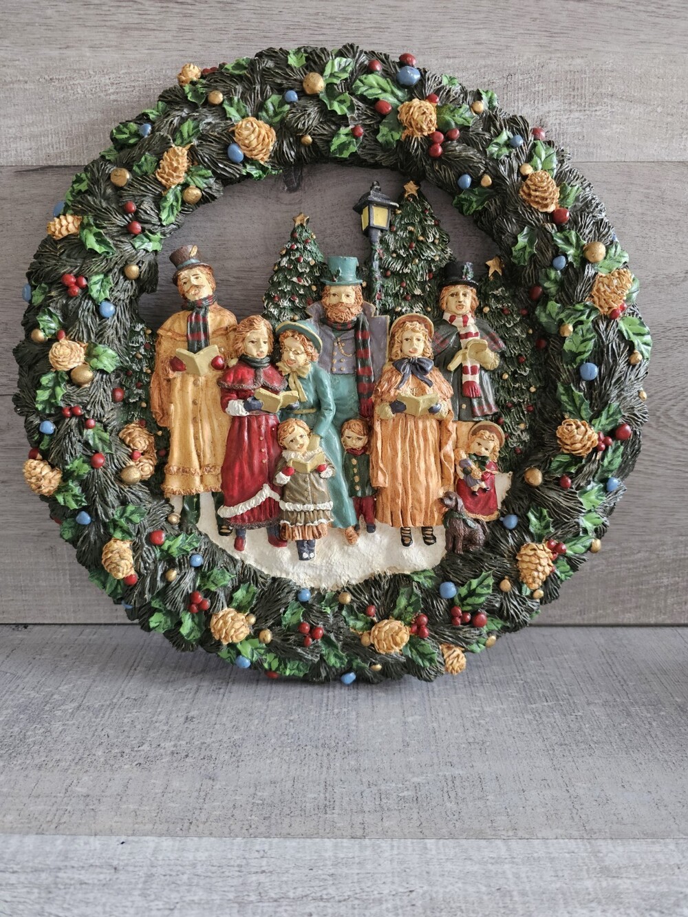 Kurt S. Adler, Inc. Vintage Wreath Christmas Carolers Wall Decoration 12"